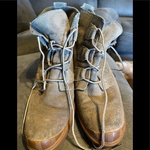 Sorel lace up boots. Women’s size 9.5. Tan suede. Great condition